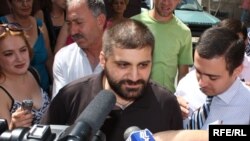 Արման Բաբաջանյանը պատասխանում է լրագրողների հարցերին, 4-ը օգոստոսի, 2009
