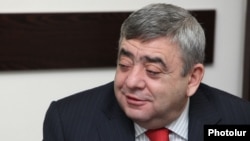 Armenia - Ambassador-at-large Levon Sarkisian speaks in Yerevan, 30Nov2011.