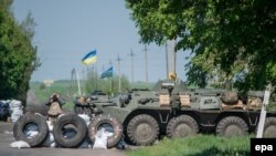 Militari ucraineni pe poziții lîngă Sloviansk