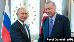Președintele rus Vladimir Putin, cu omologul său turc Recep Tayyip Erdoganla Ankara, în septembrie 2019