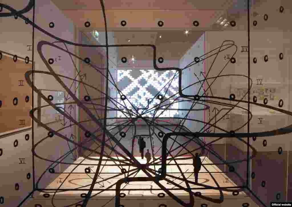  Lillian Schwartz’ Video „Pixillation“ văzut prin Bernhard Leitners „Soundcube“