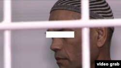 Муҳокимаи як узви Ҳизби таҳрир дар Хуҷанд. Акс аз бойгонӣ