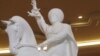 Первый памятник президенту Туркменистана Гурбанкулы Бердымухамедову. Ашгабат, 5 марта 2012 года.