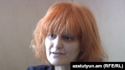 Անուշ Սեդրակյանը հարցազրույց է տալիս «Ազատություն» ռադիոկայանին, արխիվային լուսանկար