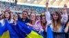 Шанувальниці гурту «Океану Ельзи» під час концерту в Києві, 2014 рік