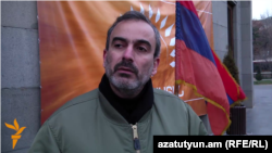Ժիրայր Սեֆիլյանը Ազատության հրապարակում՝ հանրահավաքներից մեկի ժամանակ, արխիվ