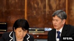 Kyrgyz residents of the Barak exclave have sent petitions to both President Roza Otunbaeva (left) and Prime Minister Almazbek Atambaev
