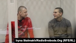 Екс-беркутівці Сергій Зінченко та Павло Аброськін під час судового засідання у Печерському суді, архівне фото