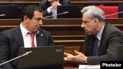 Armenia - Prosperous Armenia Party leader Gagik Tsarukian (L) and former Foreign Minister Vartan Oskanian speak during a parliament session in Yerevan, 4Feb2013.