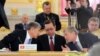 Жамааттык коопсуздук келишими уюмунун баш катчысы Николай Бордюжа ЖККУ НАТО менен диалогду токтоторун өткөн жумада жарыялады. Сүрөттө: президент Атамбаев, УКМК төрагасы Таабалдиев жана ЖККУ баш катчысы Бордюжа. 