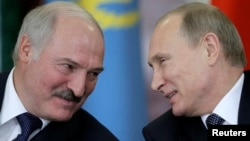 Президенти Білорусі і Росії, Олександр Лукашенко (ліворуч) і Володимир Путін. Москва, 23 грудня 2014 року