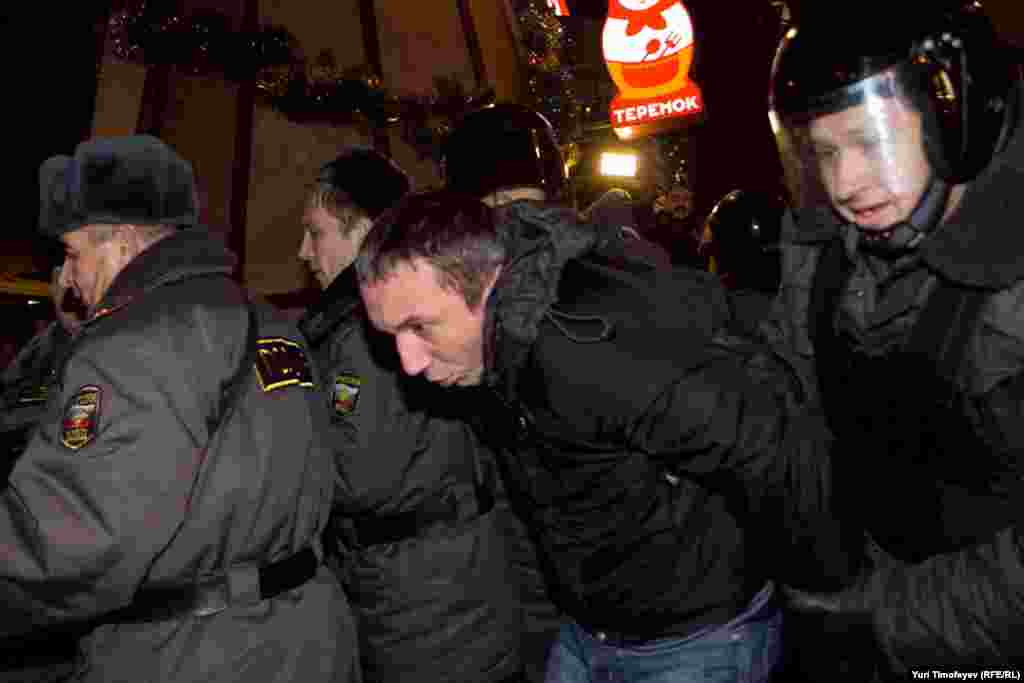 Гадел сайлау тарафдары тоткарлана