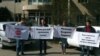Адвокаттардын митингинен бир көрүнүш