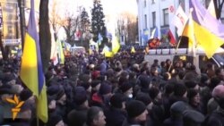 Protesters Outside Ukrainian Parliament Demand Government Resignation