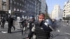 Policajac povređen u neredima u Beogradu 10. oktobar 2010