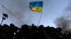 Ukrainadaky hökümete garşy protestçiler ukrain badagyny galgatýarlar. 27-nji ýanwar, 2013 ý.