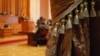 Sala de şedinţe a Parlamentului după draperii