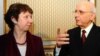 Premierul tunisian Mohamed Ghannouchi discutînd cu Catherine Ashton la Tunis