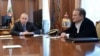 Компанії, які мають преференції на експорт пального для АЗС, перебувають у власності друзів кума Володимира Путіна і Віктора Медведчука (на фото він праворуч), з’ясувала програма «Схеми: корупція в деталях»