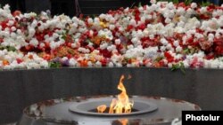 Мемориал жертв Геноцида армян Цицернакаберд 24 апреля