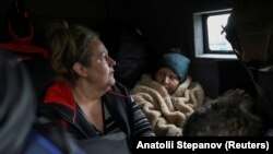 Эвакуация жителей из фронтового Покровска под российскими обстрелами. Апрель 2025 года