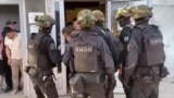 8-nji iýunda Moskwada güýç edaralarynyň işgärleri migrantlaryň ýaşaýan ýaşaýyş jaýlarynda ýowuz reýd geçirdiler. 