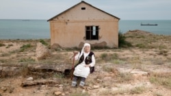 Cover for video - Woman in the village on the shores of the Caspian Sea. Photo by Ospan Ali 
