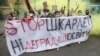 В акції взяли участь активісти, науковці та студенти. Мітингувальники тримали плакати з гаслами проти призначення Шкарлета&nbsp;