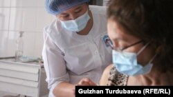 Вакцинация от коронавируса в Бишкеке.