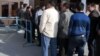 Люди стоят в очереди, чтобы войти в здание молодежного центра "Арман", где проходит суд по делу "о беспорядках в Жанаозене". Актау, 9 апреля 2012 года. Фото предоставил Андрей Цуканов, независимый блогер. 