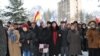 Получить поддержку со стороны именно оппозиционно настроенных политиков и граждан – это едва ли не основная задача для каждого кандидата, считает политический обозреватель Юрий Вазагов
