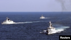 На снимке: военно-морские учения Китая