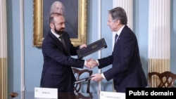 U.S. Secretary of State Atony Blinken and Armenian Foreign Minister Ararat Mirzoyan sign an agreement on U.S.-Armenian "strategic partnership" in Washington, January 14, 2025.