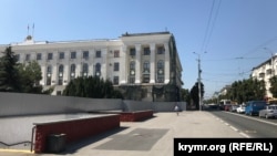 Здание российского правительства Крыма в Симферополе