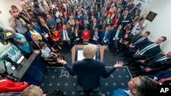 Доналд Трамп во разговор со новинари во Белата куќа, август 2025 година.