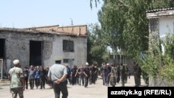 Эгемендиктин 20 жылдыгына карата жарыяланган мунапыс менен 3 миңдей адам эркиндикке чыгаары айтылууда.