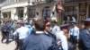 Республика аянтына митингге чыккандарды полиция кармап жатат. Алматы. 21-май, 2016-жыл