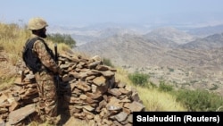 A Pakistani Army soldier stands guard at a post near the border with Afghanistan. (file photo)