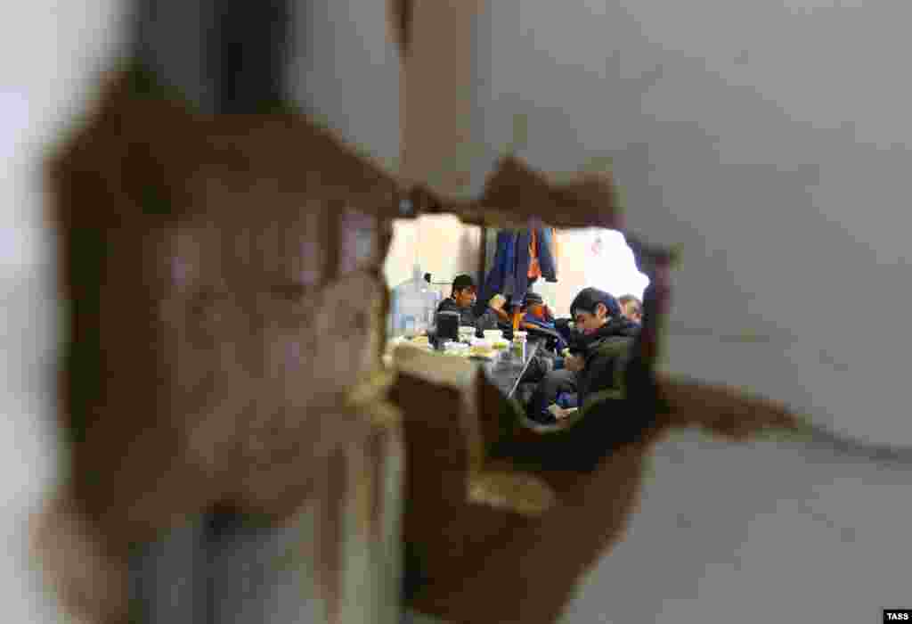 Migrant workers at a Moscow construction site during a raid by immigration officers in January 2013. 