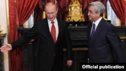 Russia - President Vladimir Putin (L) greets his Armenian counterpart Serzh Sarkisian at a summit of the Collective Security Treaty Organization in Moscow, 15May2012.