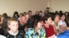 Родители, ученики и учителя школы-лицея № 9 в суде. Темиртау, 2 августа 2011 года. 