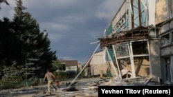 Донецк облусундагы Константиновка айылы Орусиянын аба соккуларынан кийин. 25-август, 2025-жыл. 