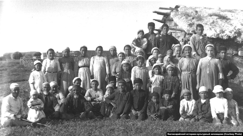 Villagers pose on the Crimean steppe, where cattle breeding was combined with agriculture. The time for planting and harvesting was determined by the elders. A Crimean Tatar proverb says, "To mow is to swing, to reap is to squat, but only cheese is pressed in the pasture” meaning that the work of the farmer was considered more difficult than the work of a herder.