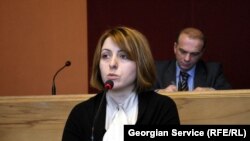 Как только Эка Ткешелашвили подошла к трибуне, журналистов попросили удалиться из зала