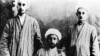 Абдурауф Фитрат (ортодо) Бухарадагы жолдоштору менен. 1908.