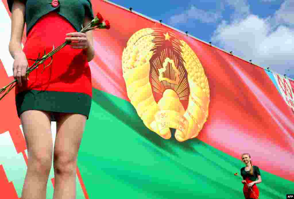 Білорусь – члени проурядового Білоруського республіканського союзу молоді (БРСМ) на першотравневому мітингу в Мінську, 1 травня 2013 року