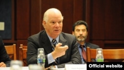 Senatorul Benjamin L. Cardin (D-MD), președintele Comisiei Helsinki discută preluarea de către Cazahstan a președinției OSCE
