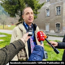 Dmitri Iordanidi 2021-nji ýylyň noýabr aýynda Bosniýa-Gersegowinanyň Wares şäherçesindäki ýaşaýyş jaý binasynyň gurluşygynyň tamamlanmagyna bagyşlanan çärä gatnaşýar. Şol wagtlar Iordanidi ÝHHG-niň bu ýurtdaky missiýasynyň başlygynyň orunbasary bolup işleýärdi.