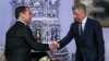 Прем'єр-міністр Росії Дмитро Медведєв (ліворуч) і кандидат на посаду президента України Юрій Бойко. Москва, 22 березня 2019 року