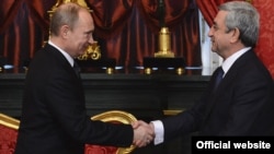 Russia - President Vladimir Putin (L) greets his Armenian counterpart Serzh Sarkisian at a CSTO summit in Moscow, 19Dec2012.